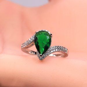 Green Crystal pear shaped ring with Cz.